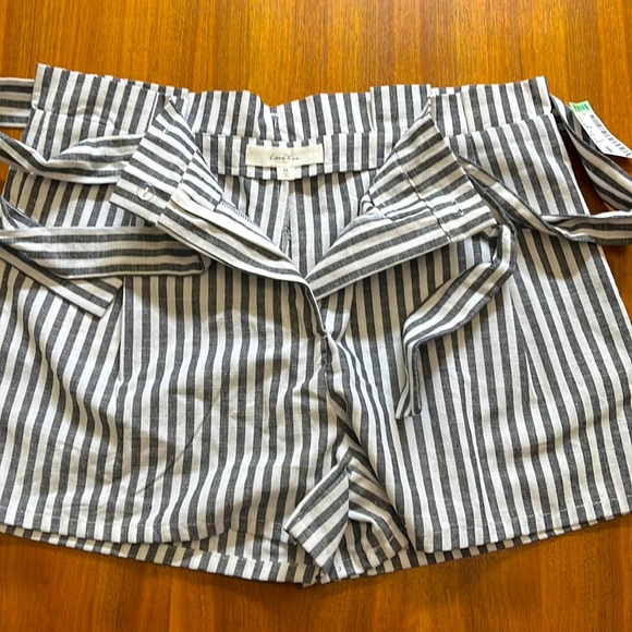 Papaya Grey and White Striped Paper Bag Shorts size M - Picture 3 of 5